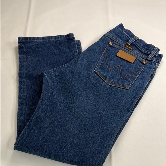 Wrangler Classic Blue Straight Jeans with Durable Denim - Picture 1 of 8